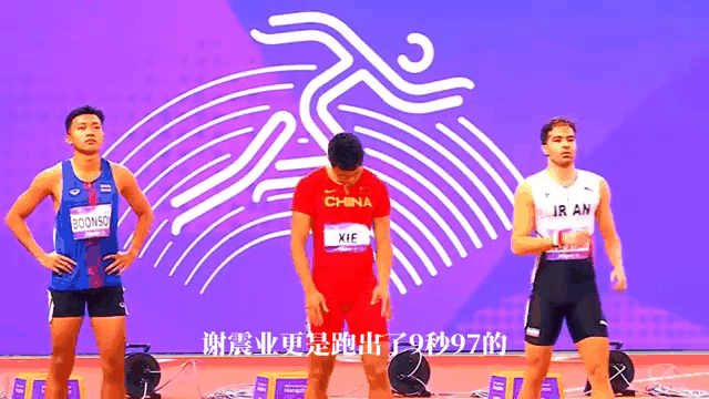 田径赛场上选手们飞奔而过，争夺金牌荣誉的简单介绍